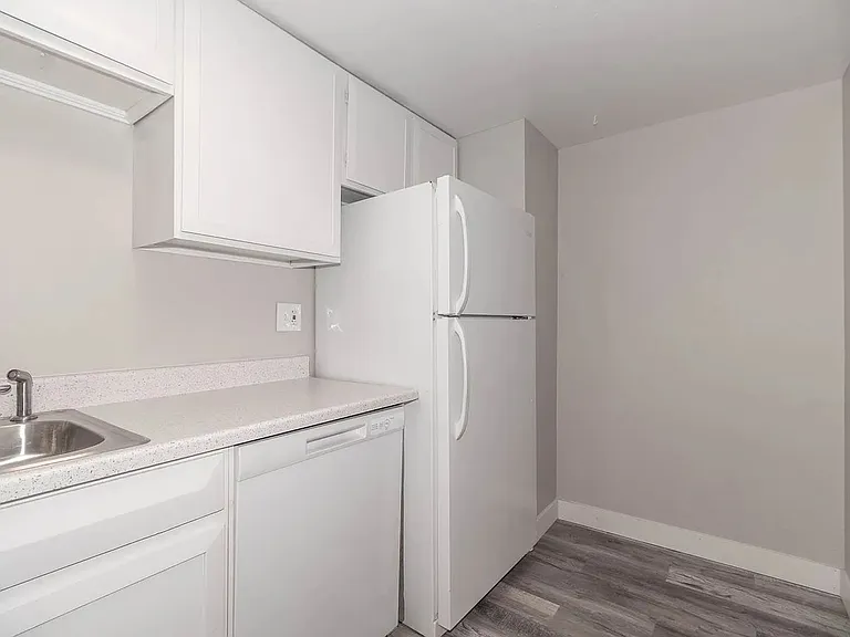 Caravelle Apartments — Photo 13