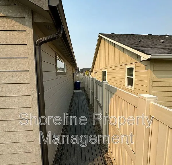 511 Diamond Lake St — Photo 24