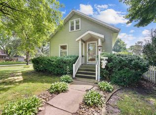 1529 N 3rd St, Clinton, IA 52732