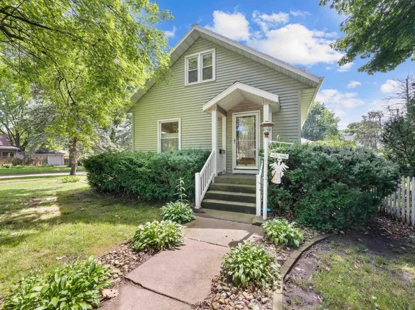 1529 N 3rd St, Clinton, IA 52732