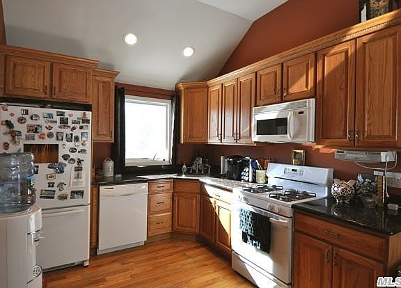 4th image of 4 Terrace Dr