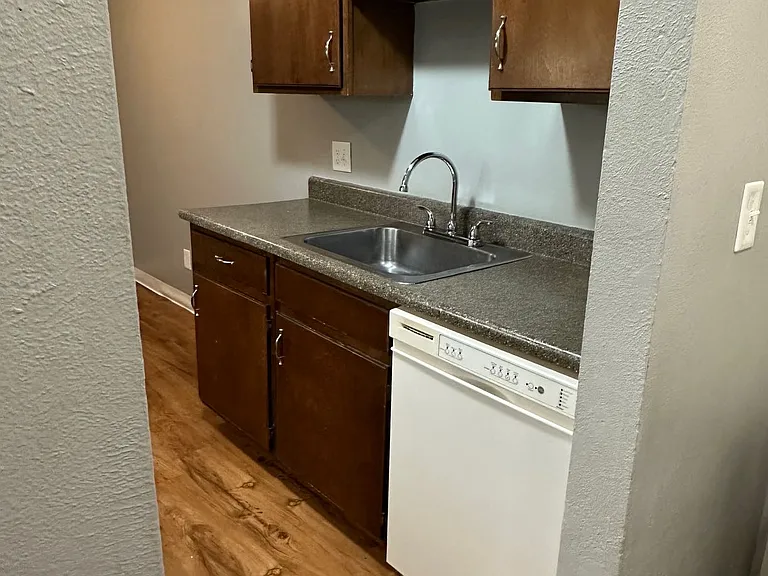 Prospect Pointe Apartments — Photo 28