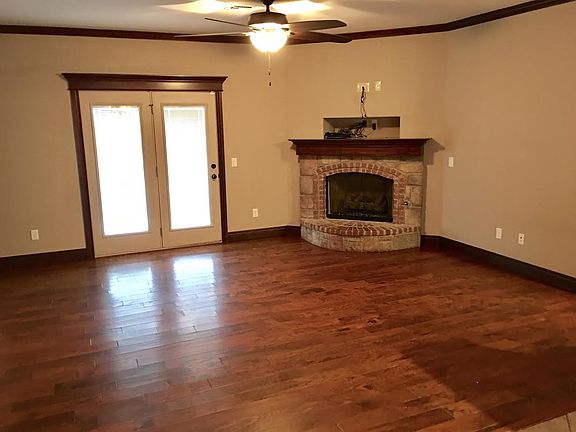 3rd image of 901 SW 78th St