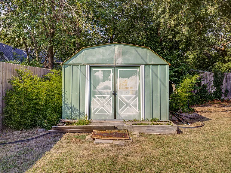 913 E Comanche St — Photo 13