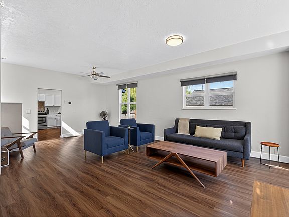 4th image of 404 W 9th St