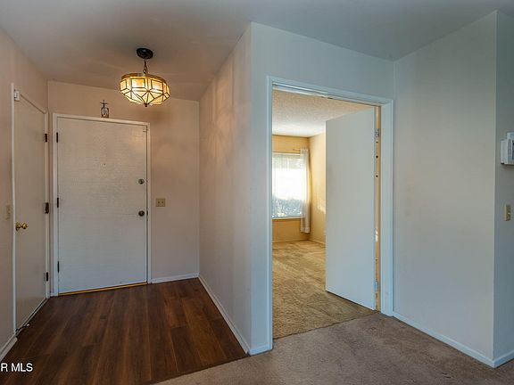 3rd image of 976 Fernhill Ave