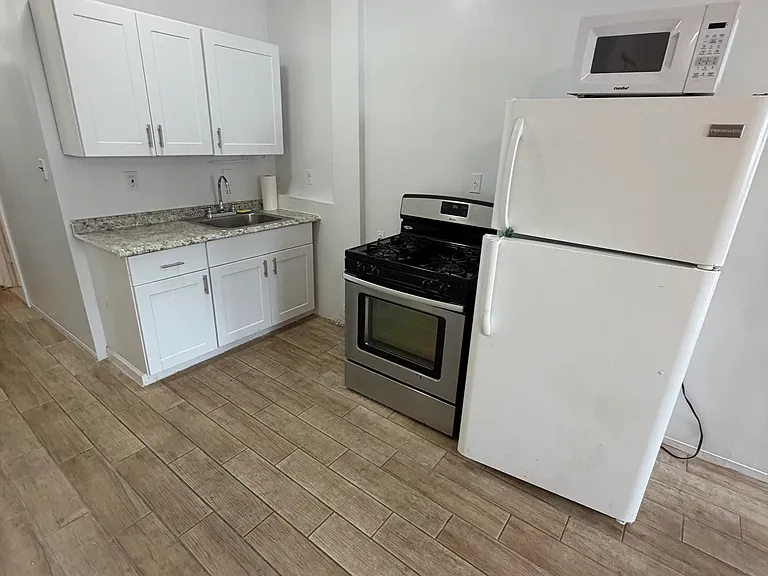 Sheldon Ave — Photo 1