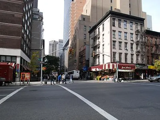 Rented by Buchbinder & Warren | media 18