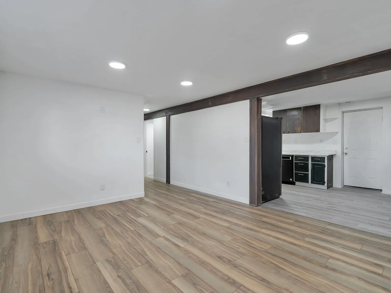 2 bed, 1041 sqft, $1,400 — Photo 1