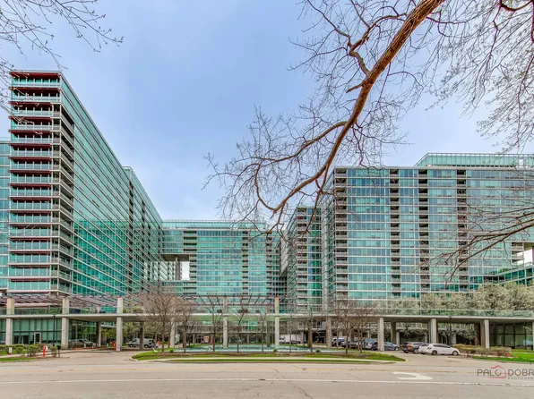 9715 Woods Dr Unit 701, Skokie, IL 60077