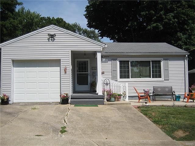 1st image of 320 Eastern Ave