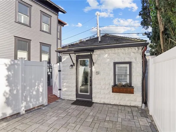 6 1/2 Cross St, Newport, RI 02840