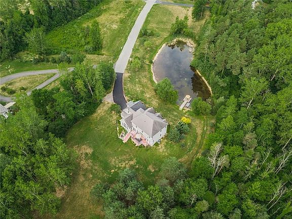3rd image of 26 Fawn Meadow Dr