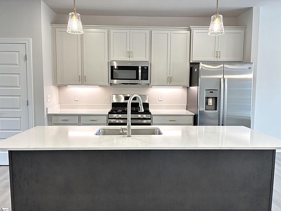 4th image of 25 Pikewood Ln