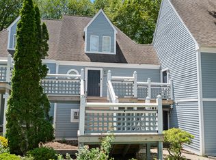 1023 Old Pond Ln, Norwich, CT 06360