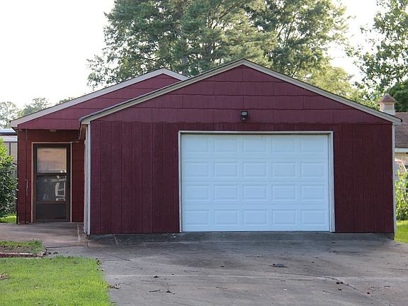 Detached Garage
