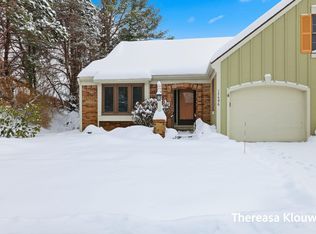 17496 Meadow Wood Rd, Spring Lake, MI 49456