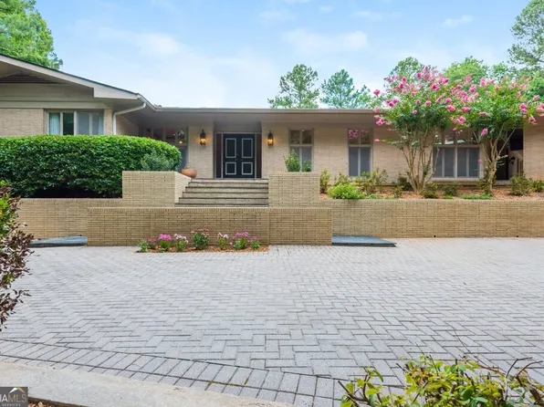 4370 Harris Trl NW, Atlanta, GA 30327