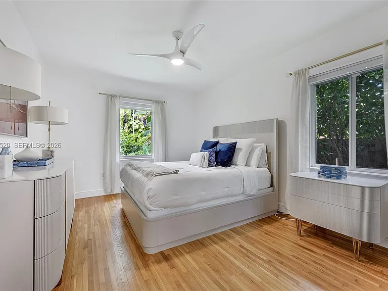 8950 Byron Ave — Photo 6