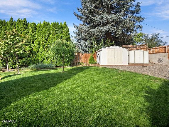 3rd image of 706 N 47th Ave