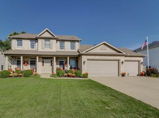 232 Manor Hill Dr, Chatham, IL 62629