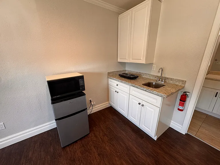 43166 Continental Dr #B — Photo 4