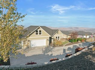1207 Heritage Hills Ln, Selah, WA 98942