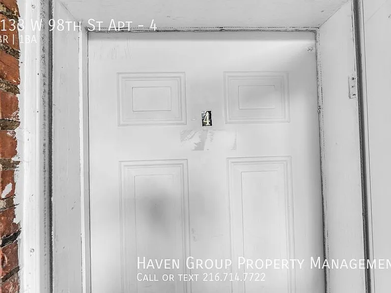 2133 W 98th St #4 — Photo 5