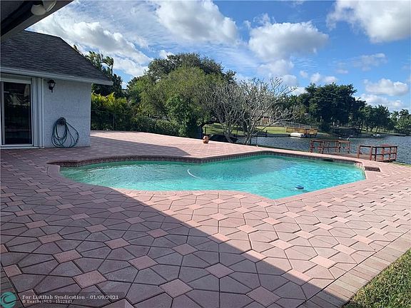 3rd image of 5601 SW 82nd Ave