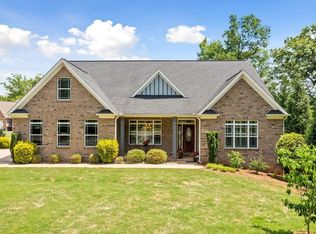 136 Neal Pointe Dr, Chesnee, SC 29323
