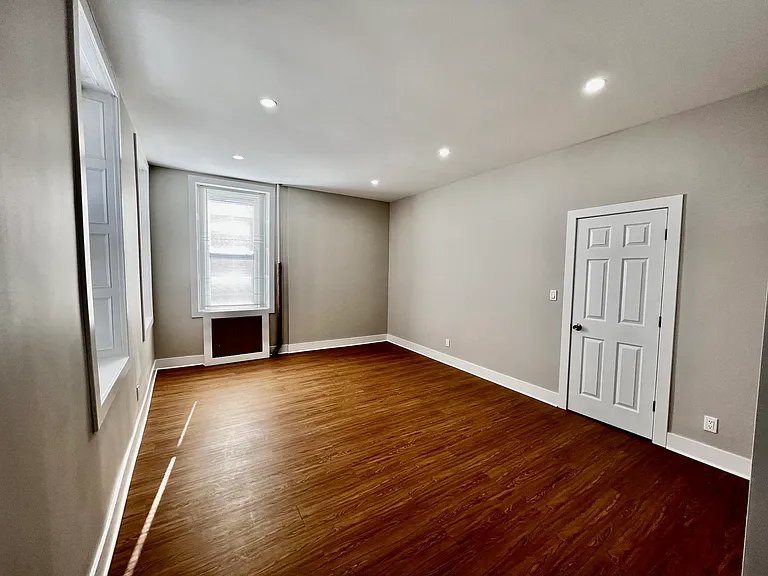 48-20 Vernon Blvd #2 — Photo 16