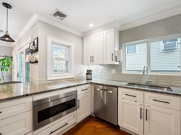 4th image of 333 W 4th St Unit 333