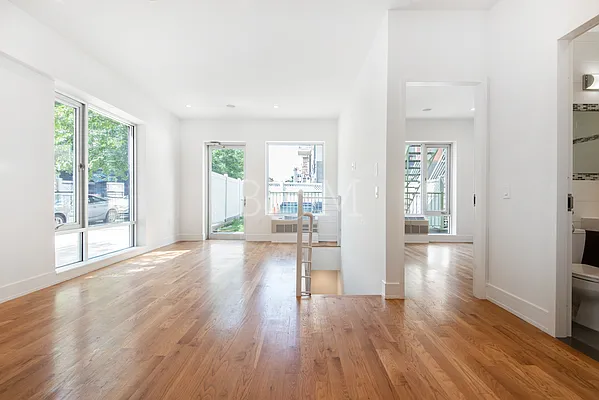 Rented by Brick&Mortar | media 10