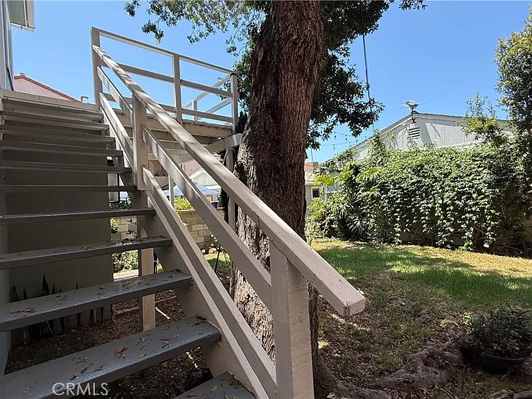 612.5 Narcissus Ave — Photo 2
