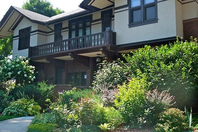 Historic Vilas home, apt. 2nd floor left (south)