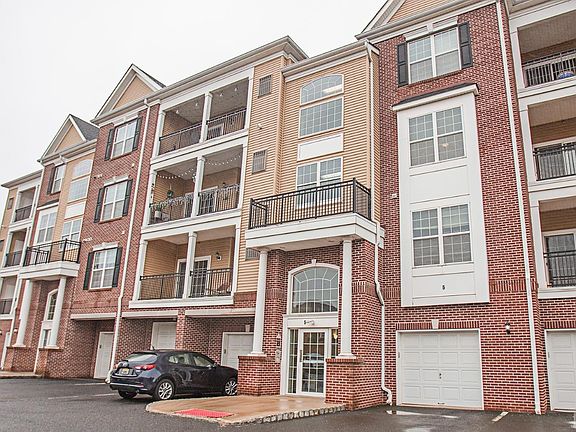 3rd image of 543 Doral Ct