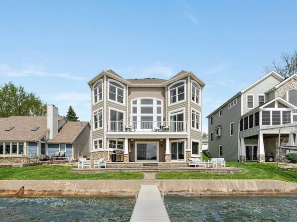 275 Lane 101 Hamilton Lk, Hamilton, IN 46742