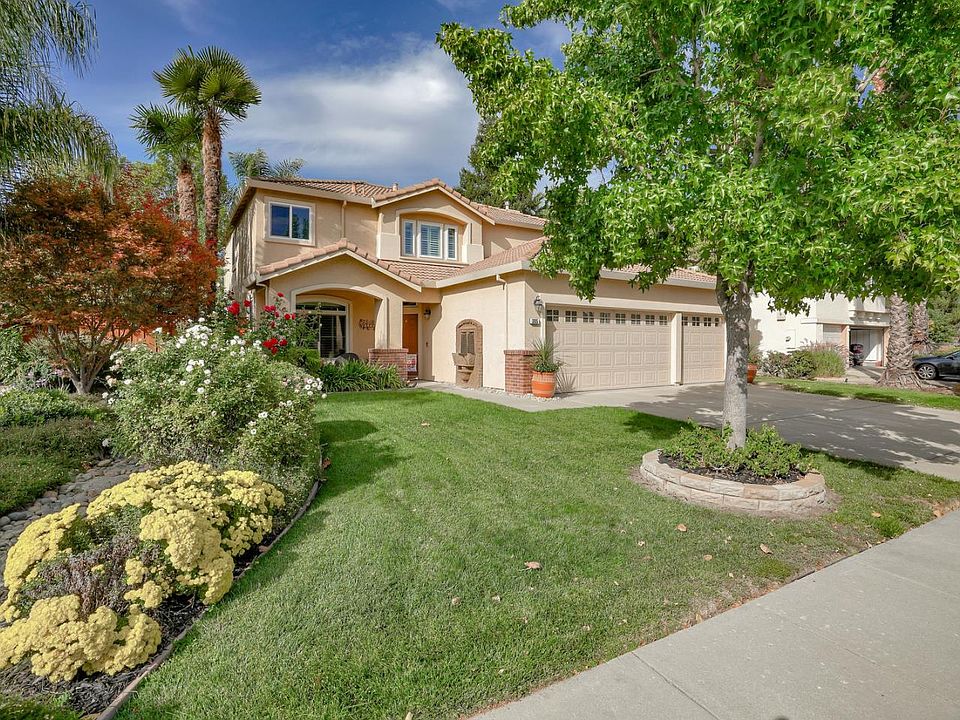 1st image of 385 Yellowstone Dr