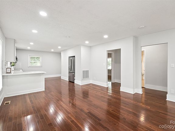 3rd image of 518 Beverly Dr