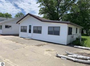 2132 Whites Beach Rd, Standish, MI 48658