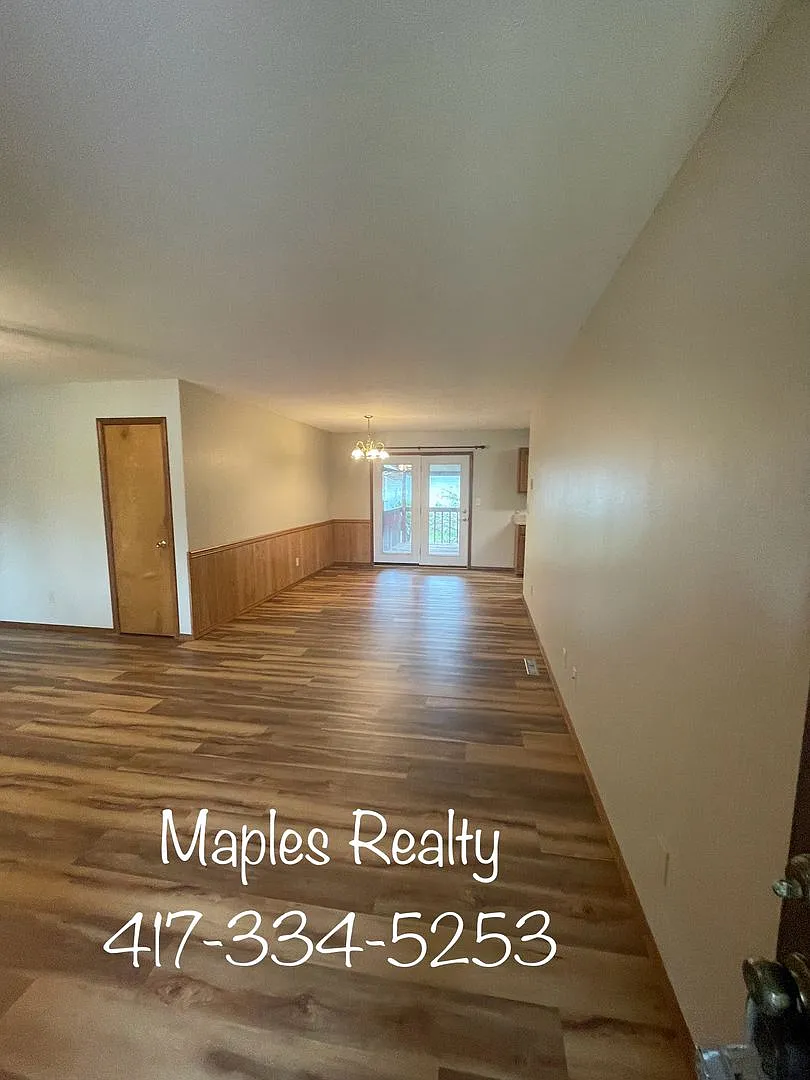 New Listing 3 Bedroom, 2 Bath Home In Rockaway Beach, Mo — Photo 3