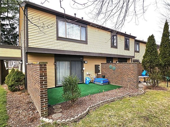 4th image of 519 Turnberry Ln #36