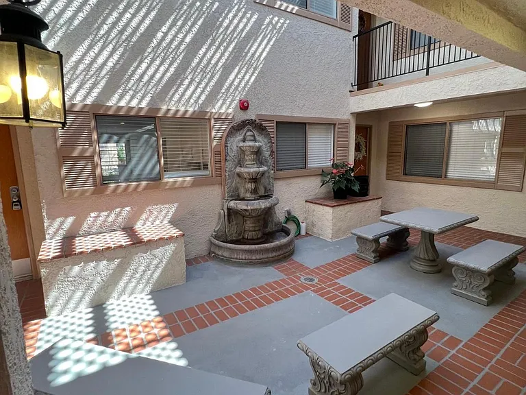 4307 Whitsett Ave #104 — Photo 40