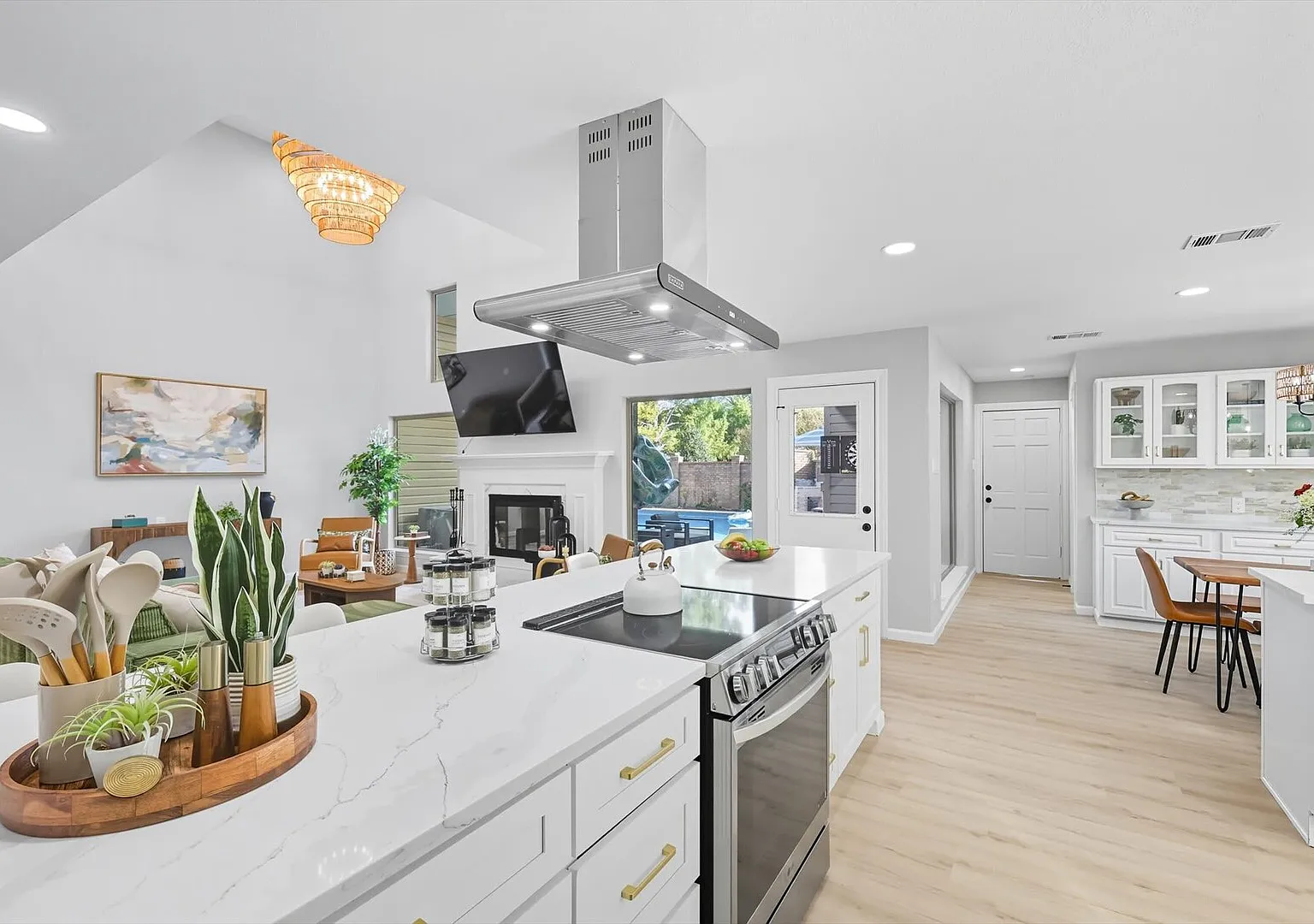 7BR 5BA w Pool, Hot Tub, Sport Court & Game Room — Photo 2