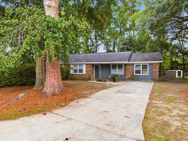 1860 Piper Dr — Photo 2