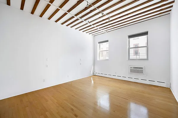 Sold by Sotheby's International Realty | media 23