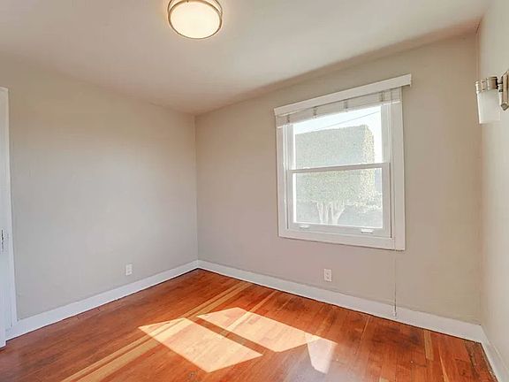 4th image of 2119 Albatross St #2119