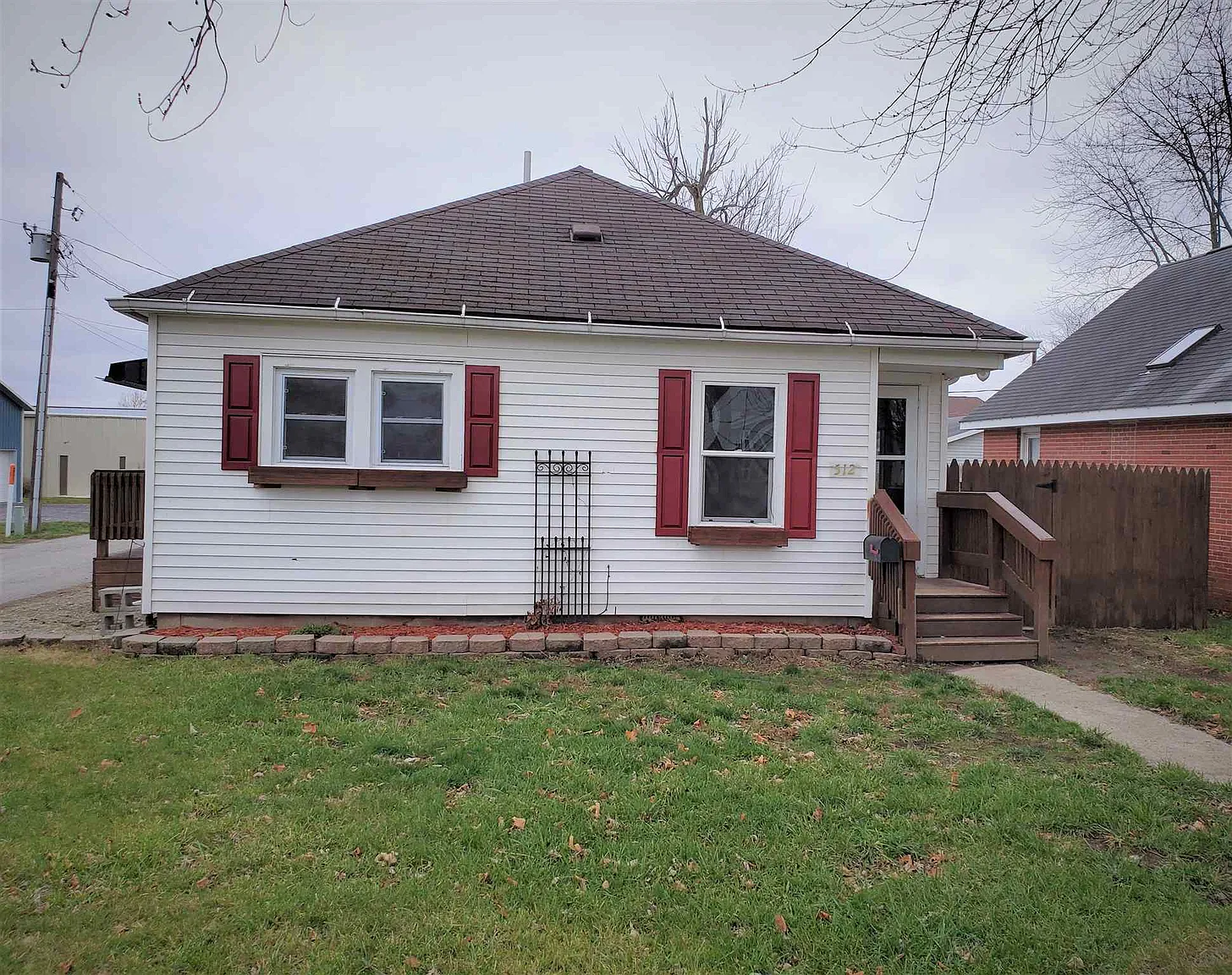 512 N Walnut St photo 1