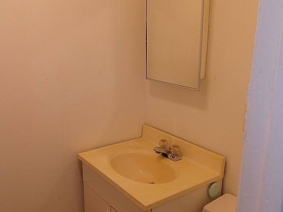 5th image of 239 E 28th St APT 1C