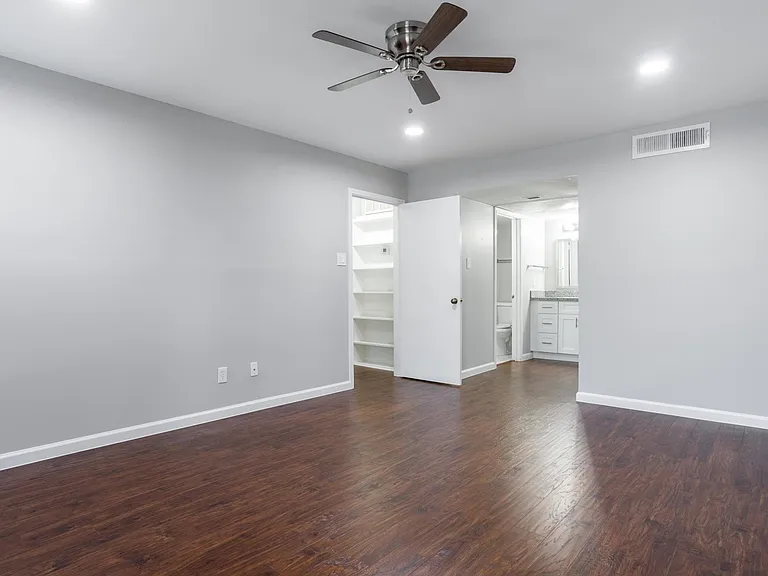1601 S Shepherd Dr #B-53 — Photo 8
